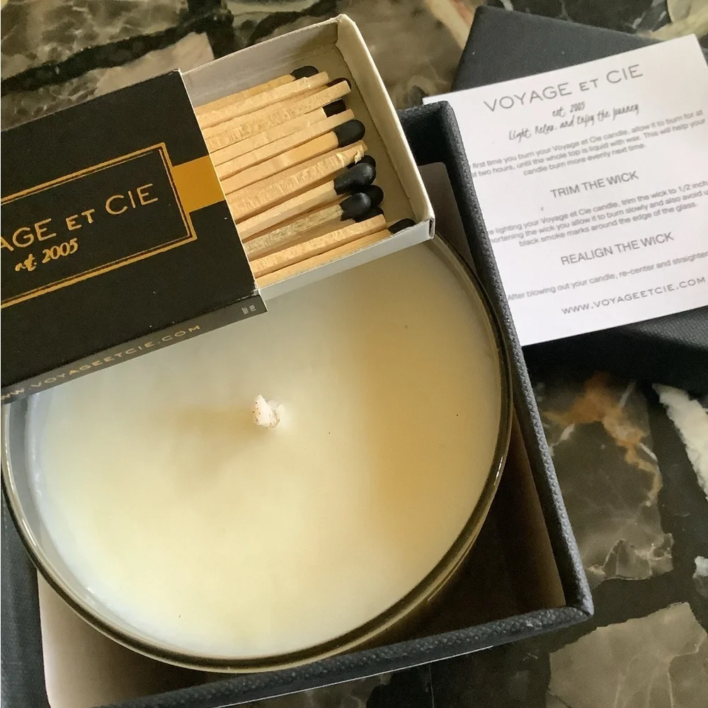 New in box voyage et Cie Malibu 77 candle with original match box discontinued